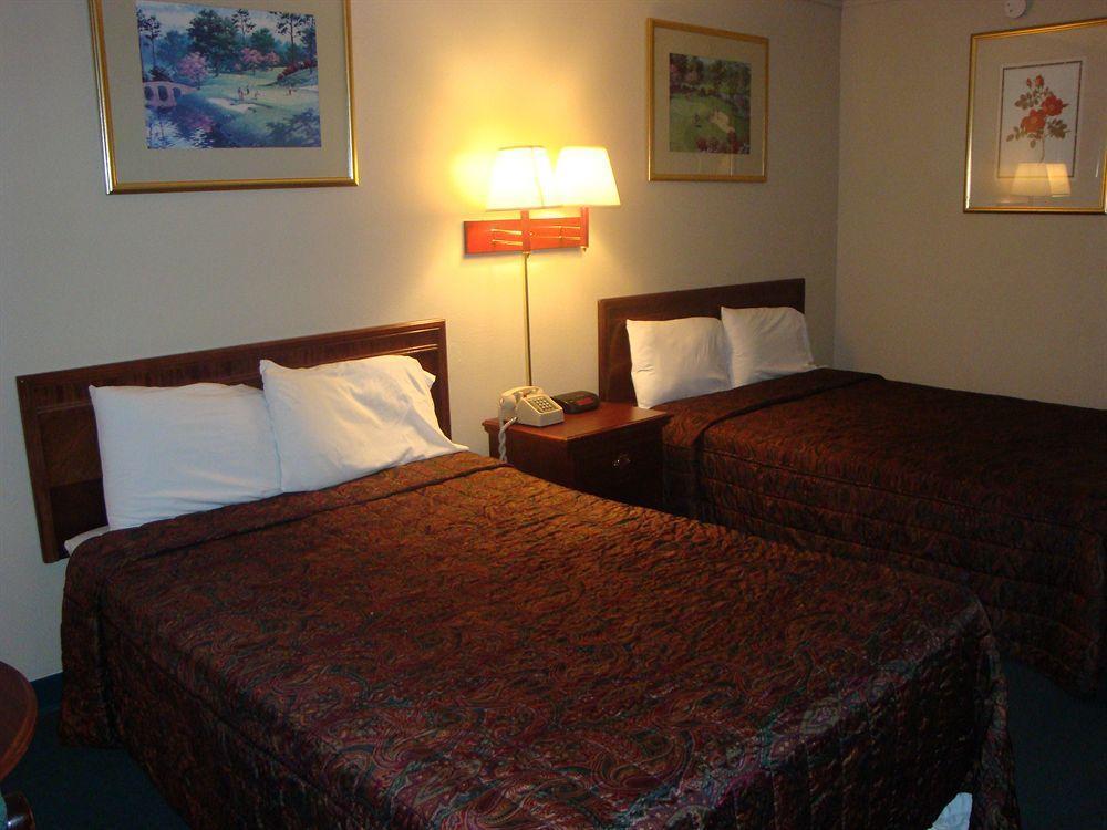 אשבורו Econo Lodge מראה חיצוני תמונה