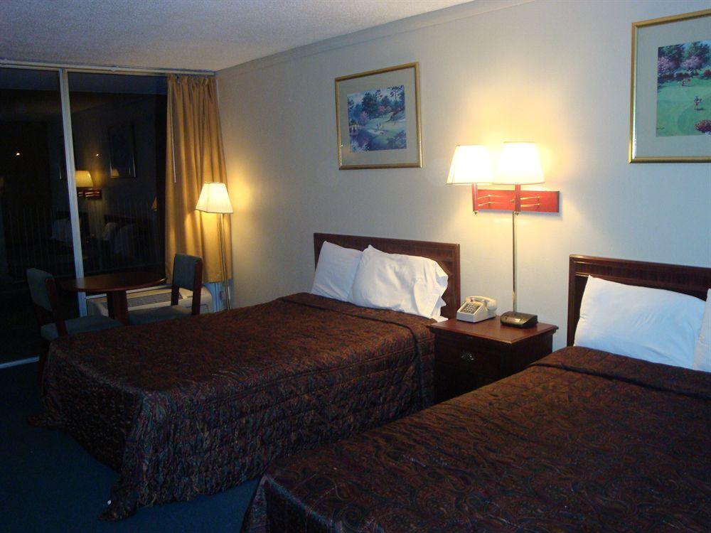 אשבורו Econo Lodge מראה חיצוני תמונה